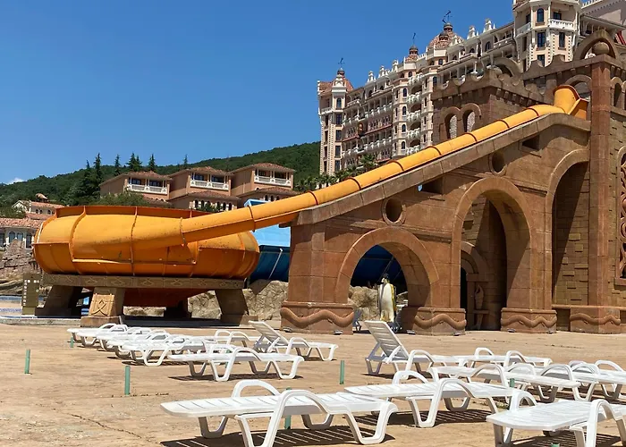 Astoria Ii 54 One Bedroom * Elenite